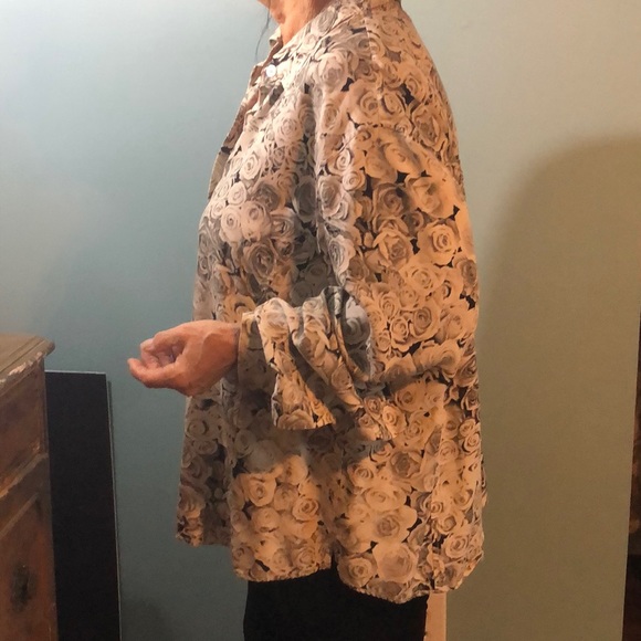 Rose pattern blouse - Picture 2 of 8